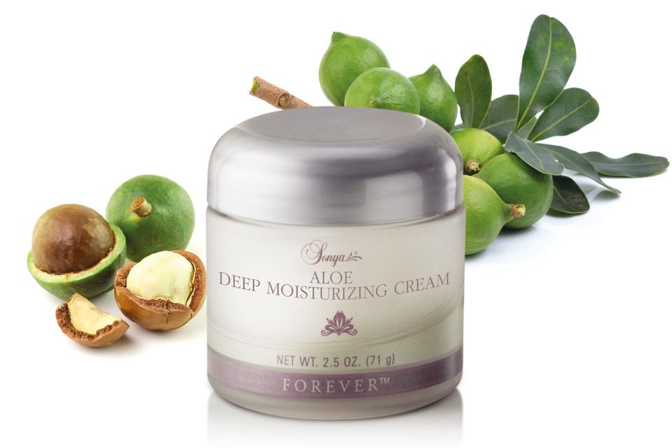 Sonya-20Aloe-20Deep-20Moisturizing-20Cream_00311_ce_1400x933 (1).jpg